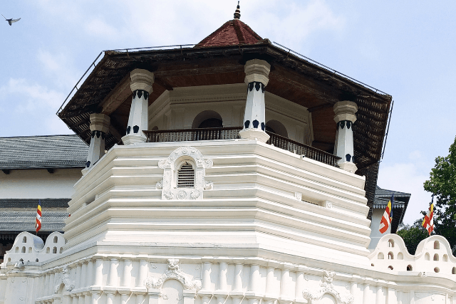 Kandy tooth temple